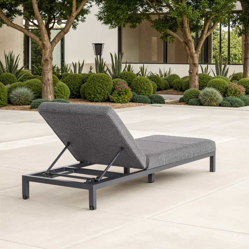 Chic Lounger